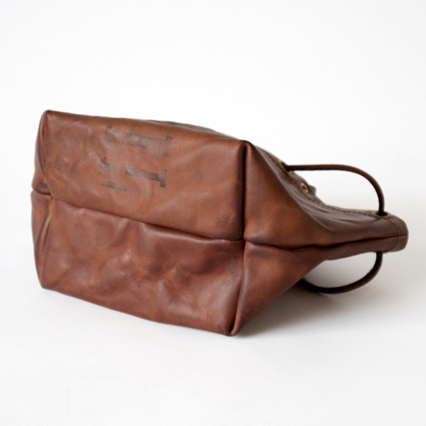 LEATHER MAIL PURSEバッグ SMALL(CAMEL)