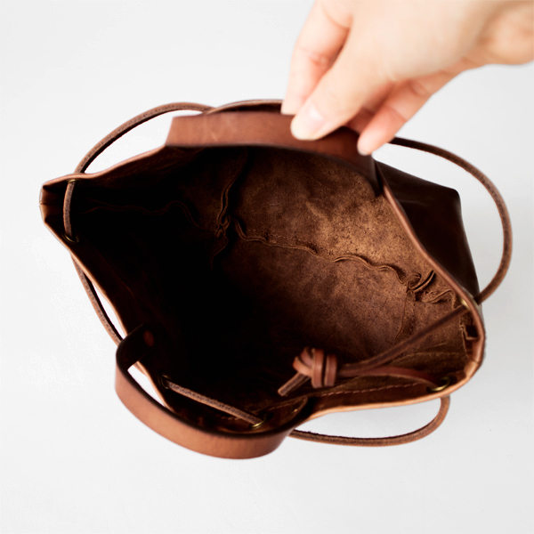 LEATHER MAIL PURSEバッグ SMALL(CAMEL)
