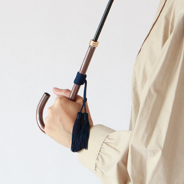 ハンドルは曲げ木を使用（BLUE CHECK）