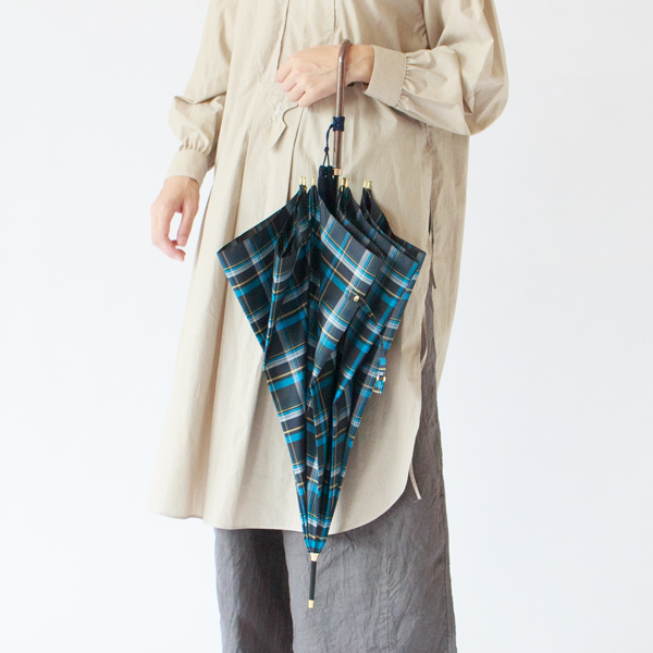 軽量なので持ち運びも楽（WHITE CHECK）