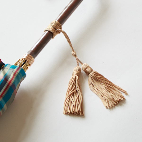 生地の色に合わせたタッセル（WHITE CHECK）