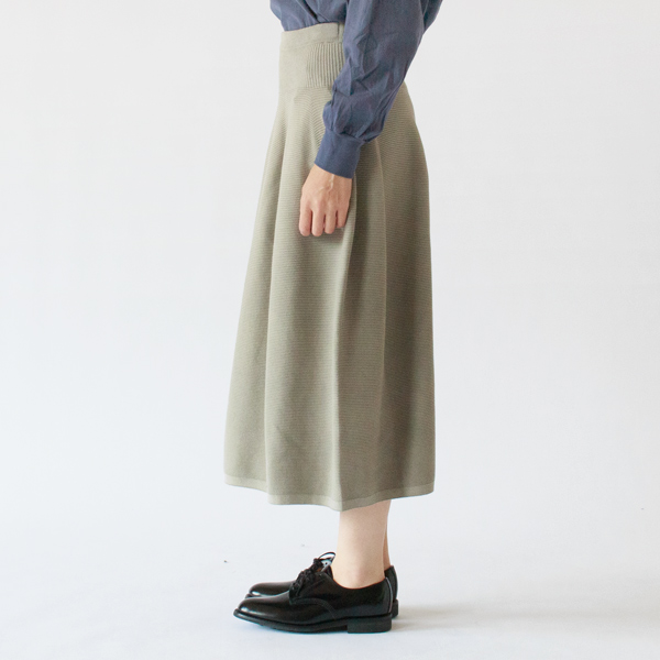 グレー(松煙)、身長162cm