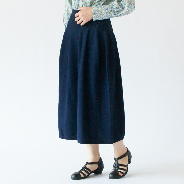 ネイビー、身長162cm