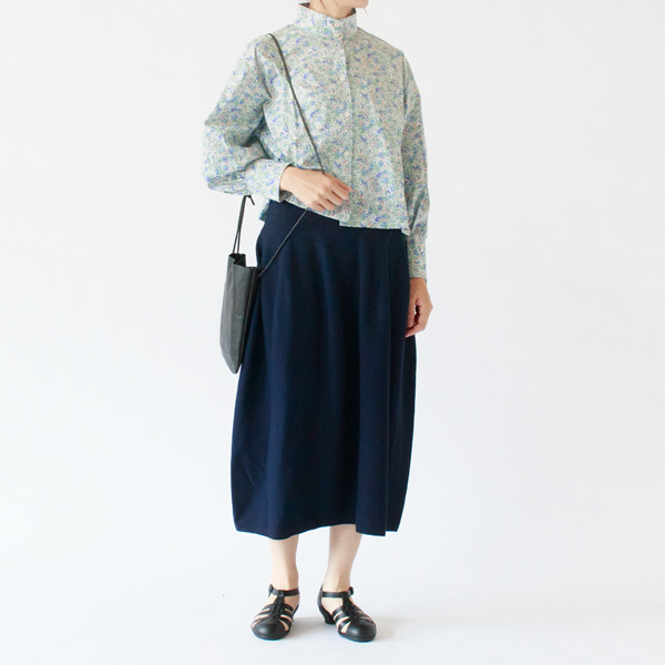 ネイビー、身長162cm