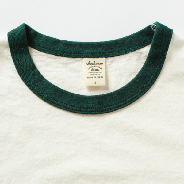 WHITE×IVYは、深緑のパイピングと刺繍です。