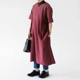 レイヤードスタイルもおすすめ(BORDEAUX、身長163cm) レイヤードスタイルもおすすめ(BORDEAUX、身長163cm)
