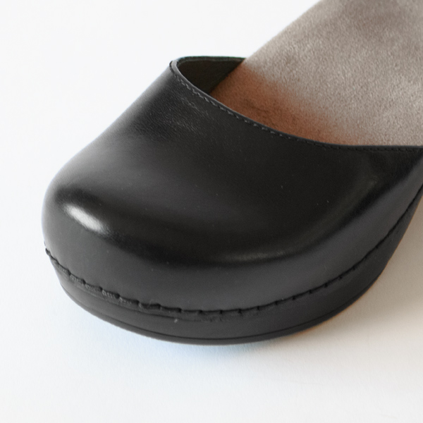 防水加工が施されており、突然雨に降られても安心 防水加工が施されており、突然雨に降られても安心