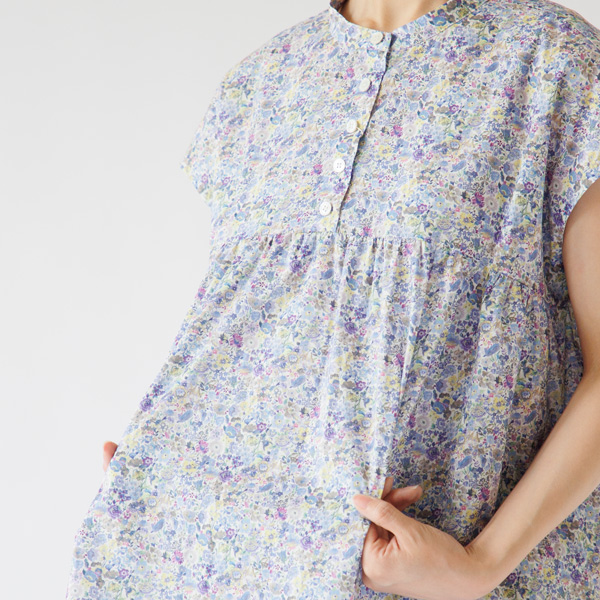 ふんわりと広がるフレアシルエット(SAX、身長163cm)