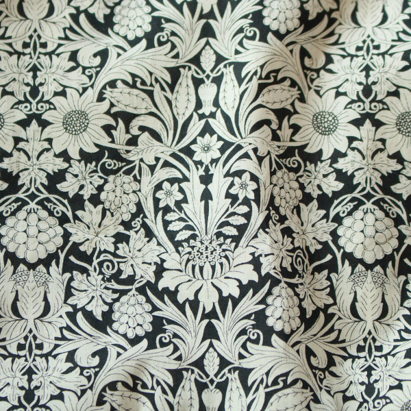 モノトーンで落ち着いたBLACK