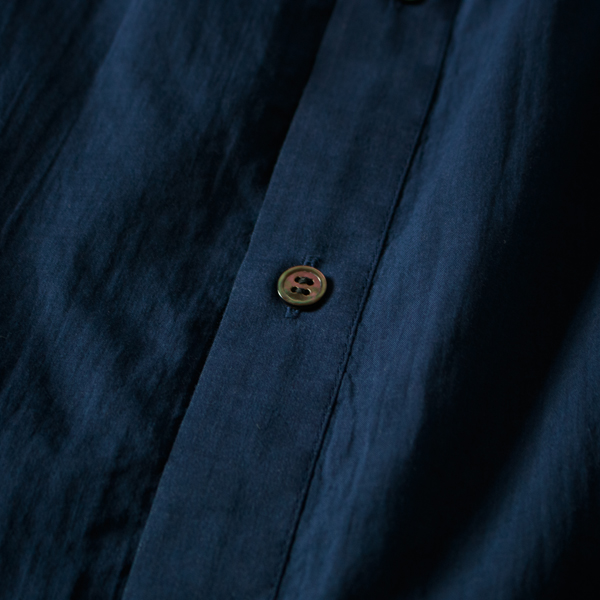 小ぶりでも上品なボタン(ネイビー) 小ぶりでも上品なボタン(ネイビー)