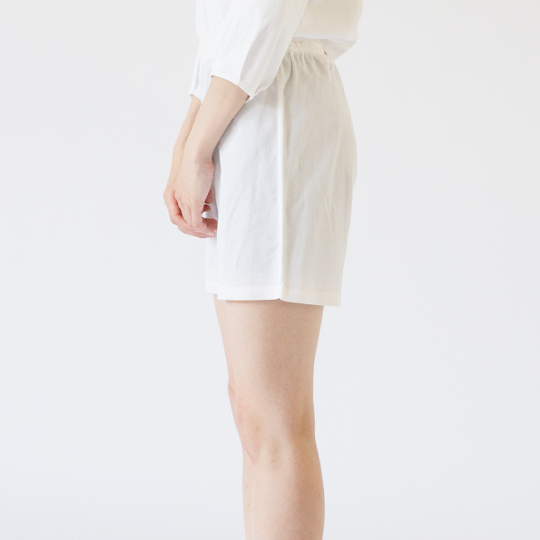 ペチパンツ 生成色、身長160cm