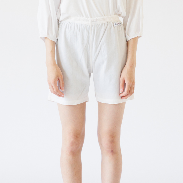 ペチパンツ 生成色、身長160cm