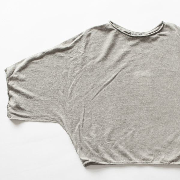  ゆったりとしたワイドシルエット(グレー(松煙))