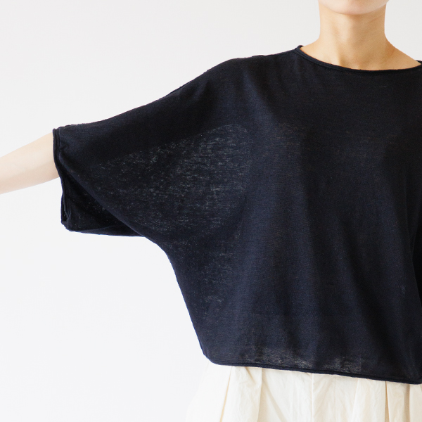 ゆとりのあるワイドシルエット(ネイビー、身長160cm)