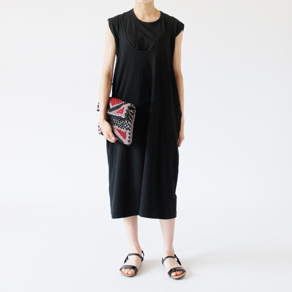 同色のワイドオープンスリップドレスと合わせて(Black)