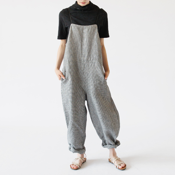 合わせるトップス次第で雰囲気が変わるサロペット(Houndstooth) 合わせるトップス次第で雰囲気が変わるサロペット(Houndstooth)