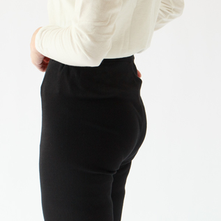ヒップをすっぽり包み込む安心感(身長163cm・BLACK) ヒップをすっぽり包み込む安心感(身長163cm・BLACK)
