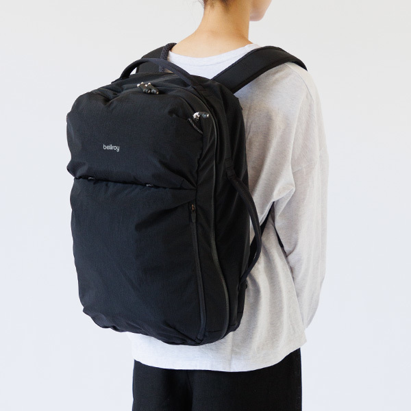 週末限定 Bellroy バックパック リュックブラックライトト30リットル Lite｜Travel Pack 30L バックパック／bellroy（ベルロイ）｜愛着を