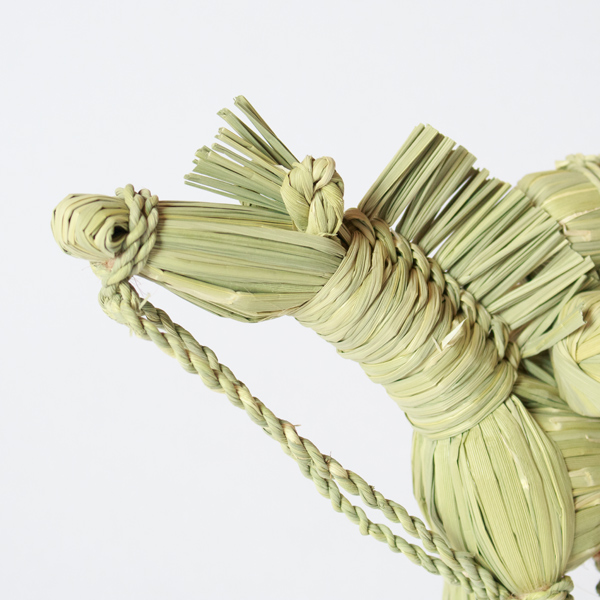 前を向く顔は凛々しく、何事もうまくいくようにと見守ってくれています。(干支(万馬奔騰)) 前を向く顔は凛々しく、何事もうまくいくようにと見守ってくれています。(干支(万馬奔騰))