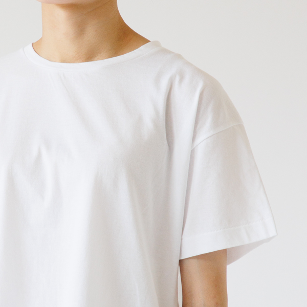 襟ぐりは細いパイピングに(White)