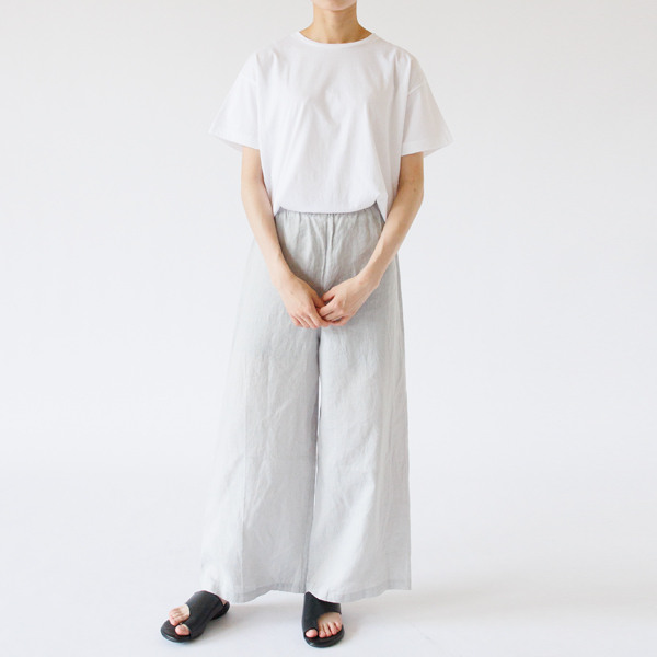 爽やかなカラーのワイドパンツに合わせて(身長163cm・White)