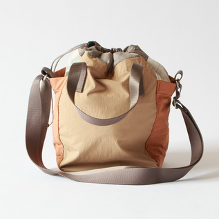 2WAYバッグ Cinch Bucket Bag(Sand Dune)