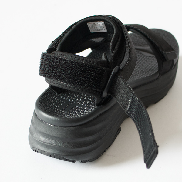 5.5㎝のボリューム感のある厚底