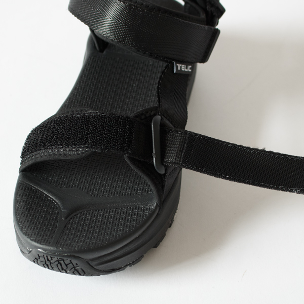 足先部には突起は踏み込み時のグリップ性を向上