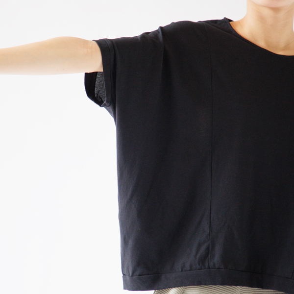 身幅にゆとりがあり、開放的な着心地です(NAVY) 身幅にゆとりがあり、開放的な着心地です(NAVY)