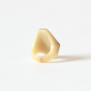 white naturalには茶の色が混じったものもございます white naturalには茶の色が混じったものもございます