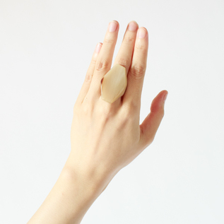 中指につけて印象的に(white natural) 中指につけて印象的に(white natural)
