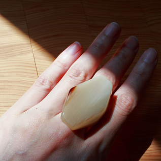 光に当てて美しいカットを楽しむ(white natural) 光に当てて美しいカットを楽しむ(white natural)