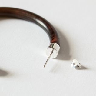 シルバーとのコントラストが素敵(Rounded Hoop) シルバーとのコントラストが素敵(Rounded Hoop)