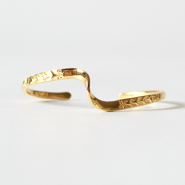 ウェーブデザインが特徴的(WAVE ST SIZE S)