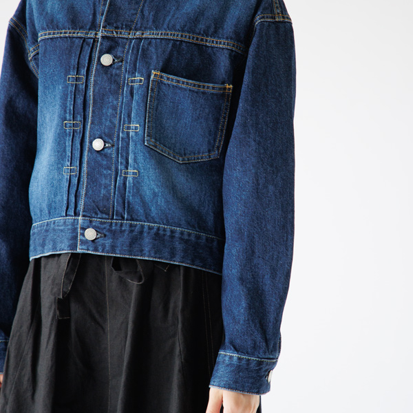 短めの着丈が軽快な印象を与えます(身長160cm・LID)