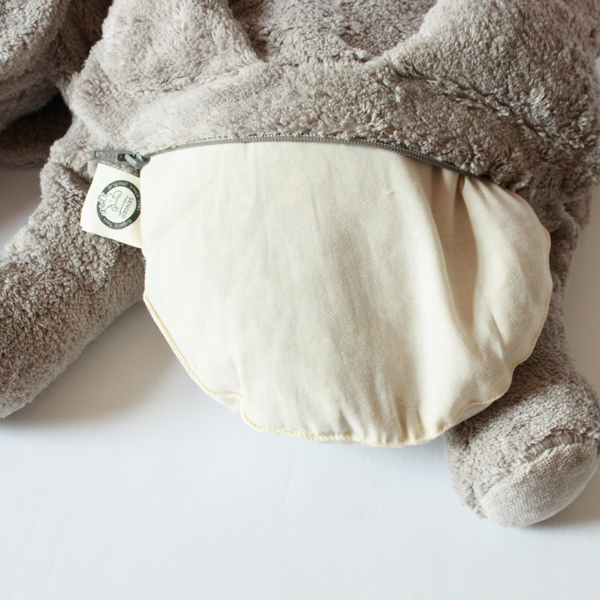 お腹の中にピローが入っています