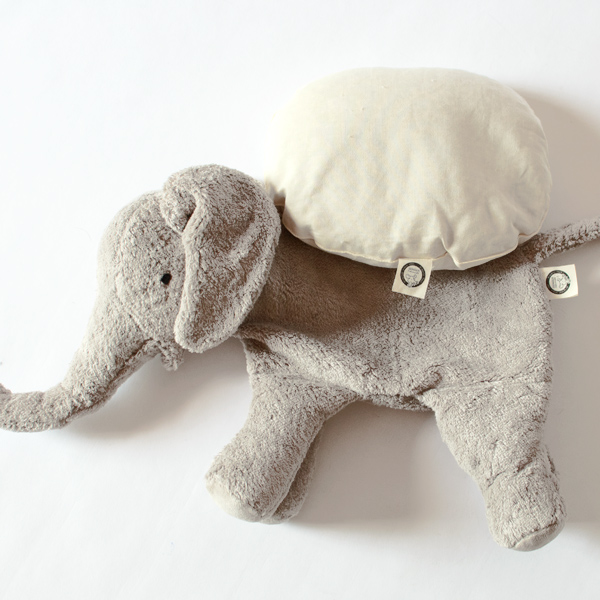 ピローは温めて湯たんぽにしても良し、冷やしても良し