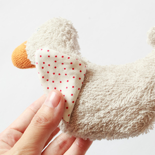 翼の裏と、尾羽がそれぞれゆりかごの色とセットになっています(dots) 翼の裏と、尾羽がそれぞれゆりかごの色とセットになっています(dots)
