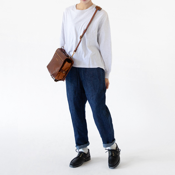 BROWN、身長：162cm