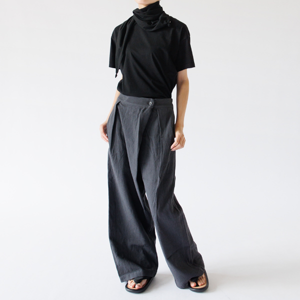 ほんの少しだけお洋服の印象を変えられるスパイスのようなスカーフ(Black)