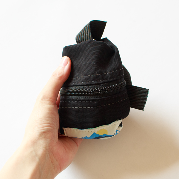 柔らかいので小さく畳むことができます(BLACK)