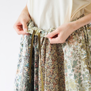 【美品】Curensology / リバティ Liberty スカート リバティ LIBERTY フレアスカート パネル 切替 日本製 花柄 プリント