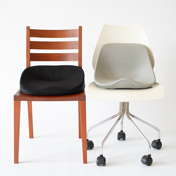 左：KURA SEAT WORK、右：KURA SEAT HB
