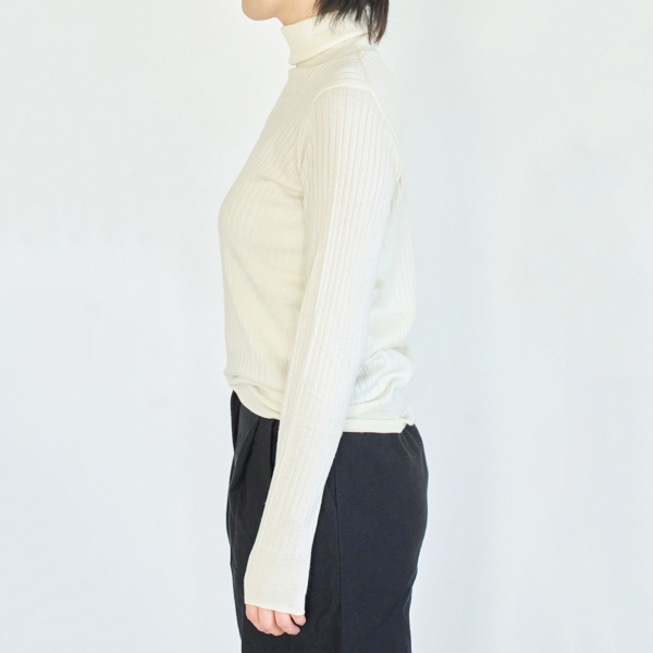 身長167cm・WHITE
