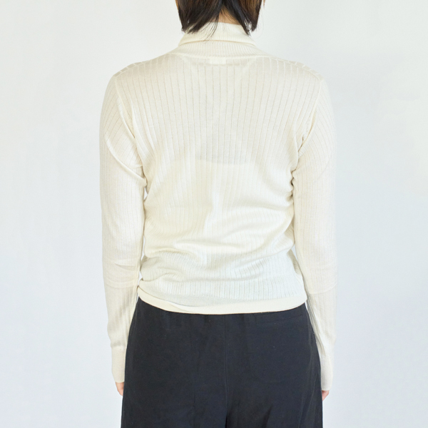 身長167cm・WHITE