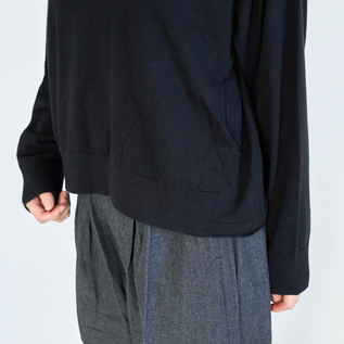 裾は伸びの良い細リブ(身長167cm・BLACK)
