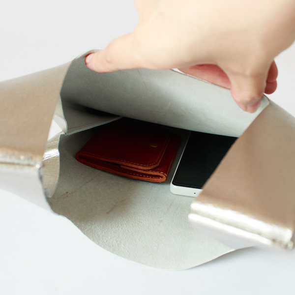 内ポケットのないシンプルな作り