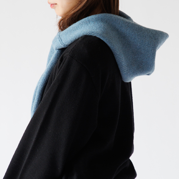 いつもの服も少し違った雰囲気にしてくれます(BLUE)