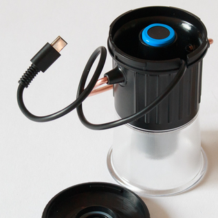USB-Cケーブルは本体に内蔵されています。