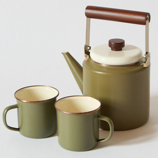 同色のマグカップとのセット使いも素敵です。 同色のマグカップとのセット使いも素敵です。